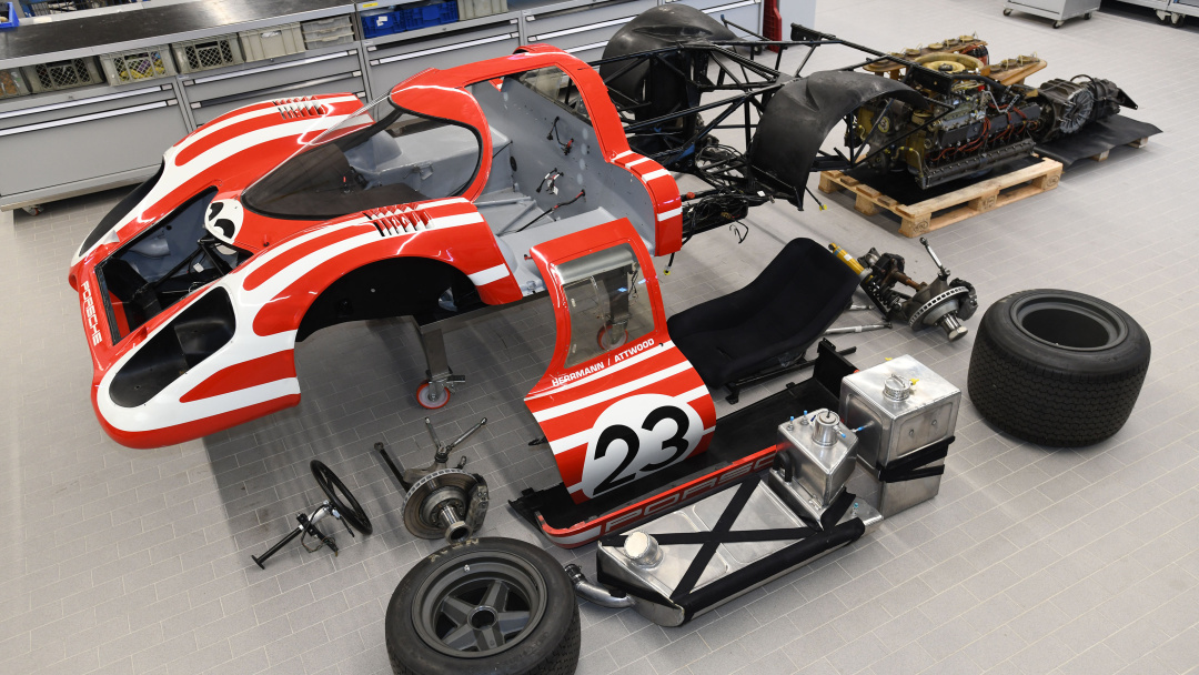 SMALL_high_disassembling_and_restoring_the_917_001_2019_porsche_ag (1)